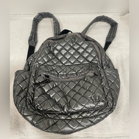 Oliver Thomas 24-7 Tablet Backpack in metallic silver. - Picture 1 of 9